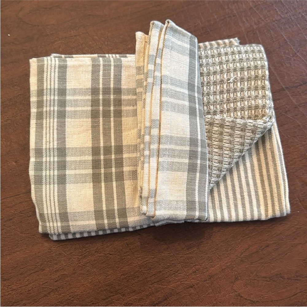 NEW Kitchen Towels by Kanchan.  Set 3